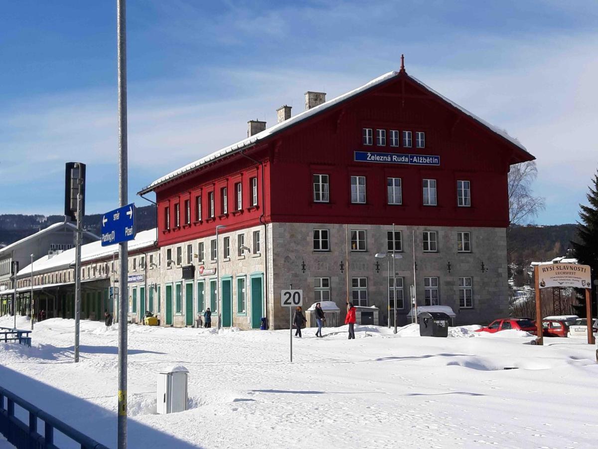 Dopravna Alzbetin Aparthotel Zelezna Ruda Exterior photo