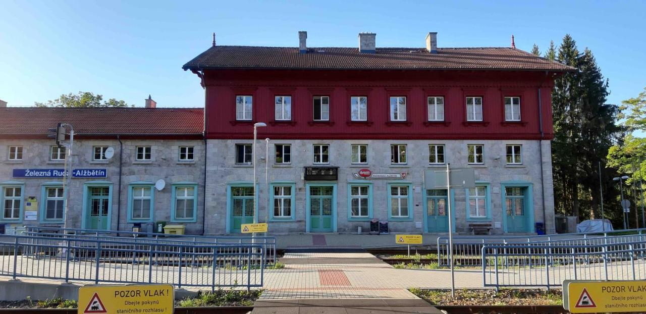 Dopravna Alzbetin Aparthotel Zelezna Ruda Exterior photo